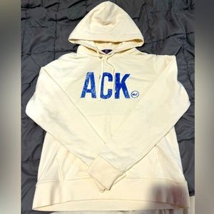 OVER 50% OFF vineyard vines hoodie great for summer